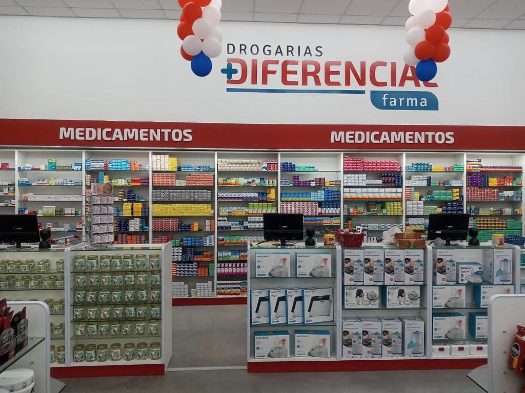 Corredor com ampla variedade de produtos de saúde e bem-estar